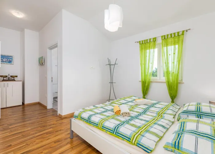 Vila Rosalija Kirmenjak